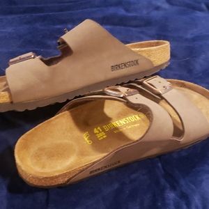 Ladies New Size 41 -"10.5" sandle